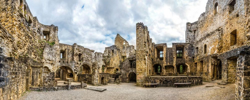 欧洲著名的古老的城堡废墟图片