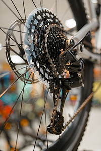 夏季运动商店的山地自行车齿轮系统图片