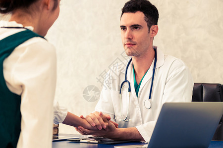 医生与病人的交流图片
