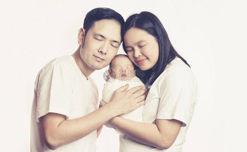 幸福的亚洲家庭图片