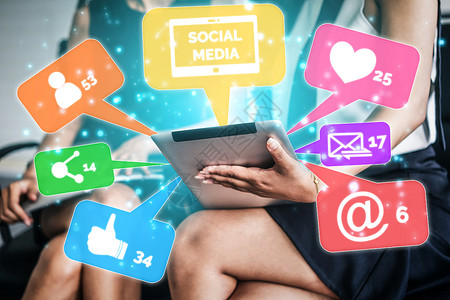 中值的现代图形界面显示在线社会联系网络和媒体渠道让客户参与数字商业的互动设计图片