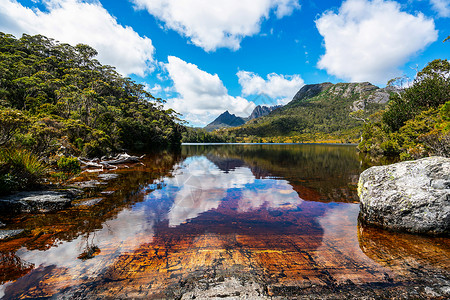 澳洲塔斯马尼亚州美丽的鸽子湖高清图片