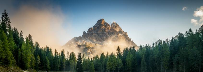 意大利东多洛米特森林和山脉美丽景观图片
