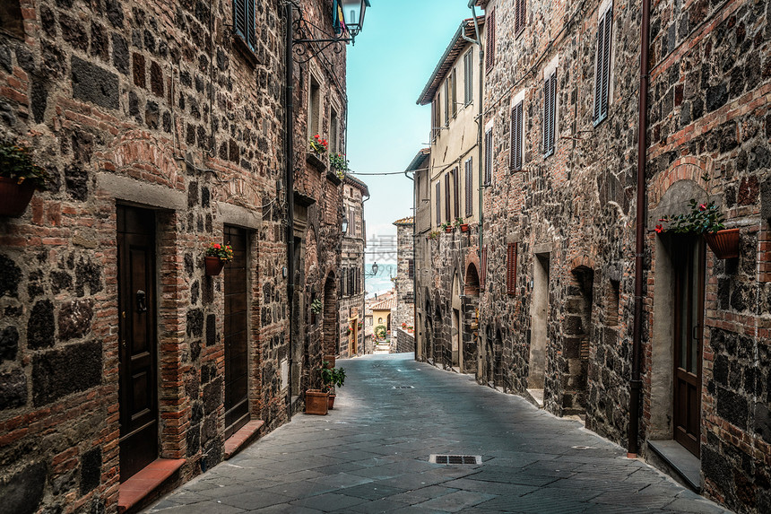 意大利古城的美丽街道风光图片