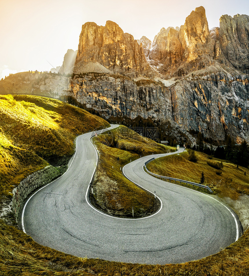 美丽的山地道路树木图片