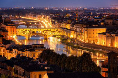 夜幕下意大利的弗罗伦斯城市景观图片