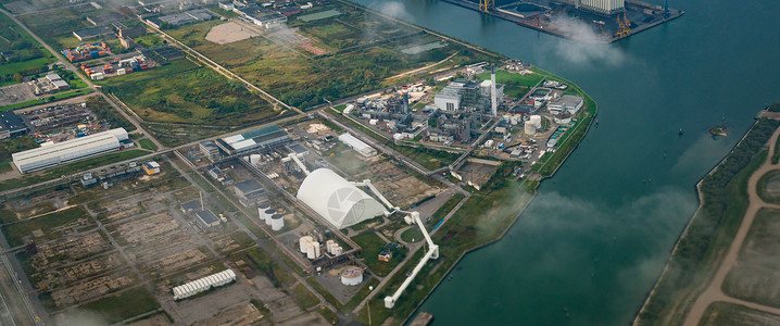 工业区厂的鸟瞰图图片