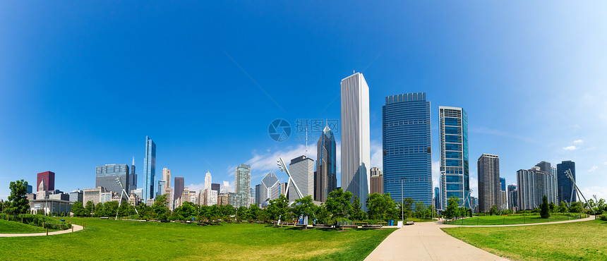 城市景色背的绿草地芝加哥北尼诺伊亚芝加哥城市景色背的绿草地图片