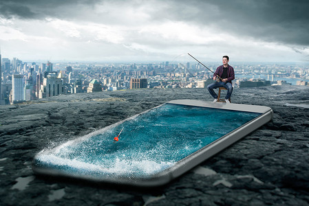 人用水在智能手机屏幕上钓鱼以背景为的城市色图片
