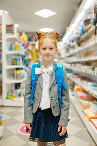学校超市素材女学生在商店购买办公用品在超市购买校儿童文具店购买背包的女学生背景