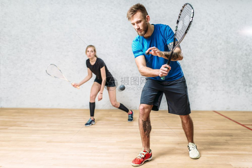 两个人打网球图片