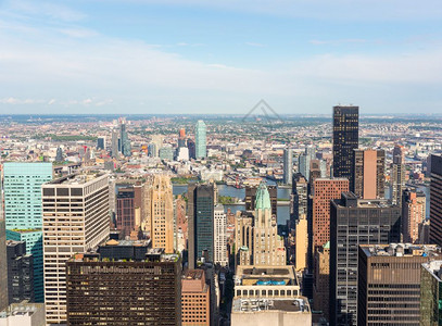 纽约新城市曼哈顿中心空有摩天大楼和蓝空纽约城市曼哈顿中心空观图片