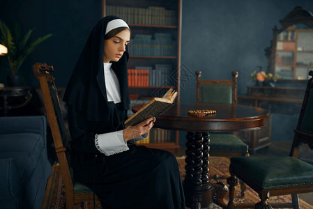 修道院修女祷告图片