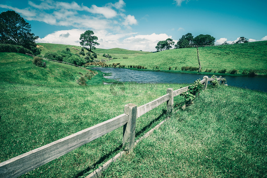 美丽的乡村牧场绿草地风景区图片