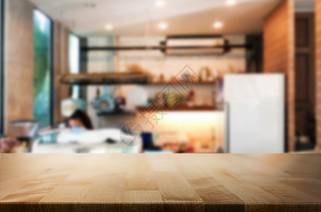 空焦点的木制桌模糊的背景图片