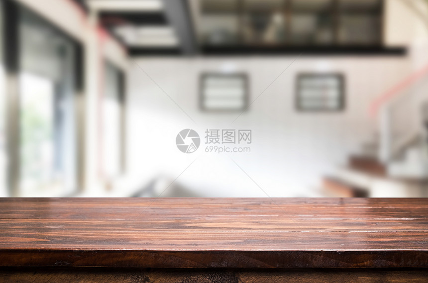 工作室的木板桌子图片