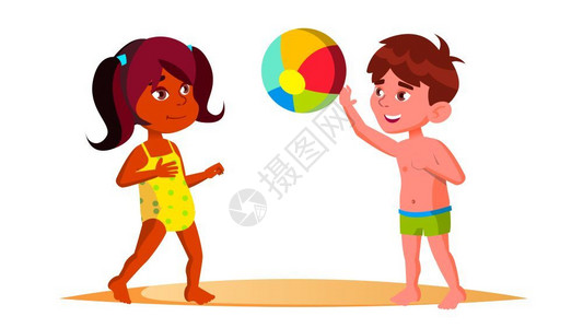 海滩上玩球的男孩和女孩图片
