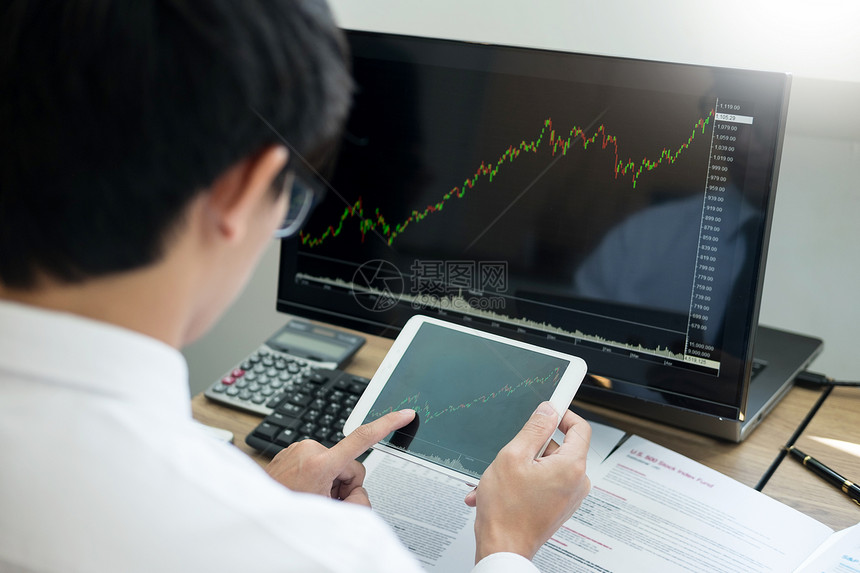 金融中介人研究证券交易统计讨论算机监测商业投资企家贸易概念图片