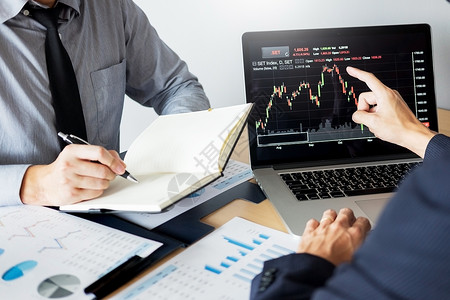 查阅财务分析营销报告网上办公室交易量的股票商图片
