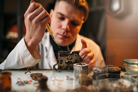 Watchmker油润滑旧时钟的装置机械手表修理制造机油润滑时钟装置图片