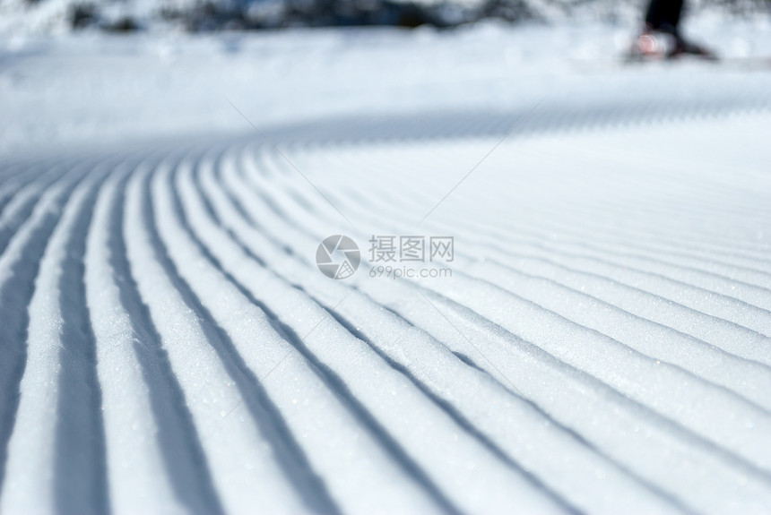 滑雪山坡图片