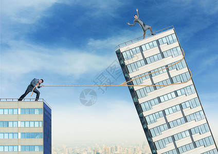冲刺田径选手商人试图用绳子推倒高楼的女商人设计图片