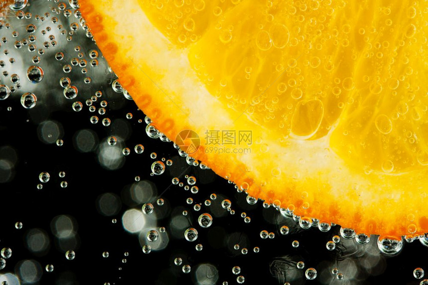 一个多汁的橙色切片图片
