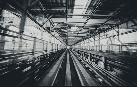 火车在城市铁路隧道移动抽象背景图片