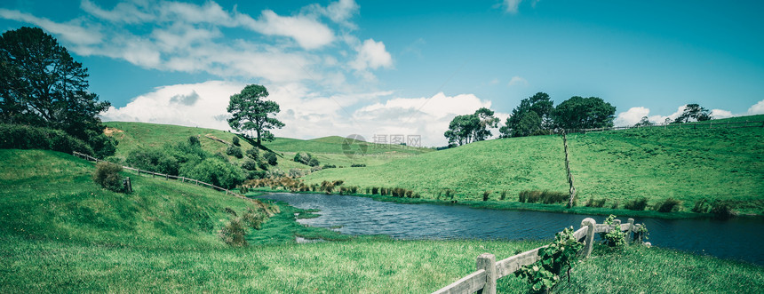 英国和平的农村地区风景美丽的山地农田和草原图片