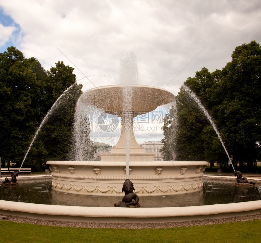 装饰喷泉乌格罗德萨斯基花园在波兰的战争中图片