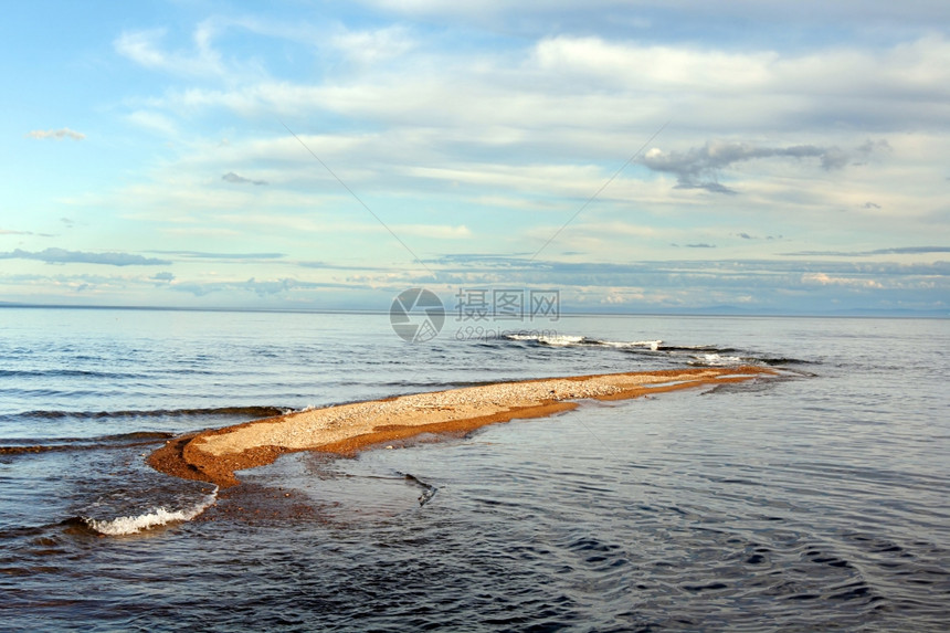 在俄罗斯Bikal湖旁的视图图片
