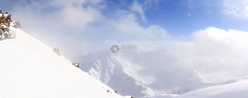 关于高加索山脉的景观图片