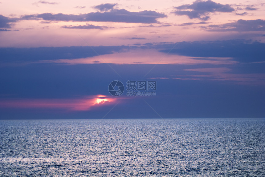 黑海上美丽的日落图片
