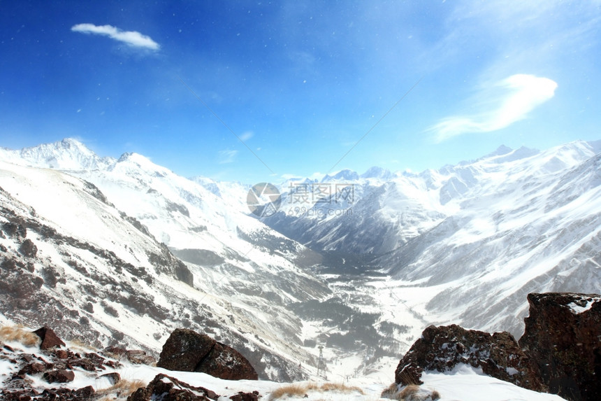 关于高加索山脉的景观图片