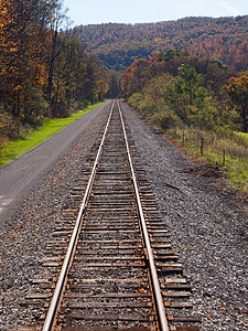 秋季除了农村山区铁路线以外农村山区的自行车和徒步路线图片
