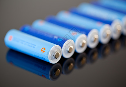 a尺寸小于一行的电池组重点是第一个电池组背景