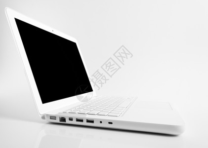 显示白色表格的开放式电脑笔记本背景图片