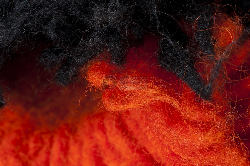 黑色和红羊毛纤维的缝合图片