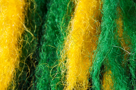 绿色和黄羊毛纤维的缝合图片