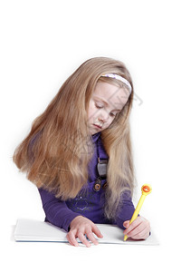 年轻女孩用黄色笔写作图片