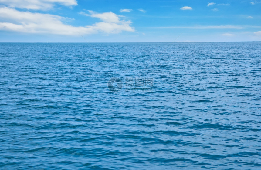 照片美丽而深的平静蓝色海水图片