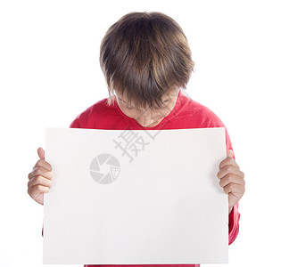 男孩看着标牌或白志图片