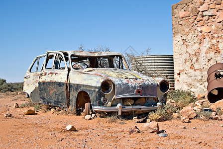 沙漠废车背景图片