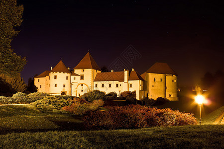 瓦拉斯丁市古城堡夜景croati高清图片