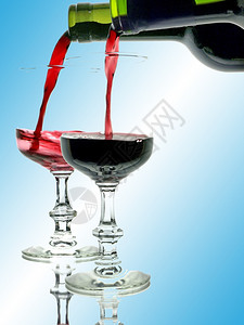 红玫瑰葡萄酒配酒杯红玫瑰葡萄酒图片