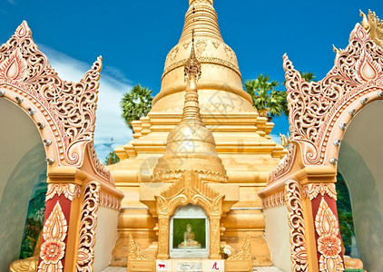 拜南马拉西亚的黄金佛教寺庙图片