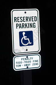 夜间残疾人停车标志的图像滥用者可处以罚款图片