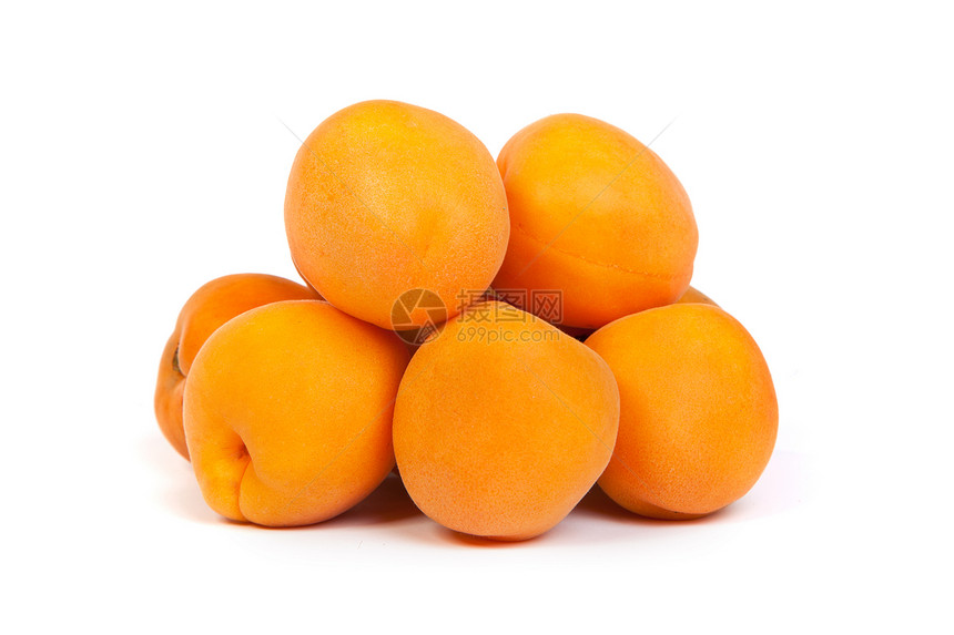 白背景上孤立的成熟杏子图片