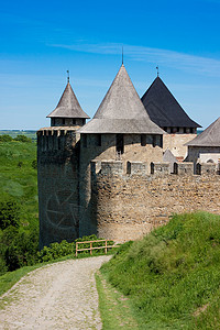 古老的中世纪城堡夏天拍摄背景图片