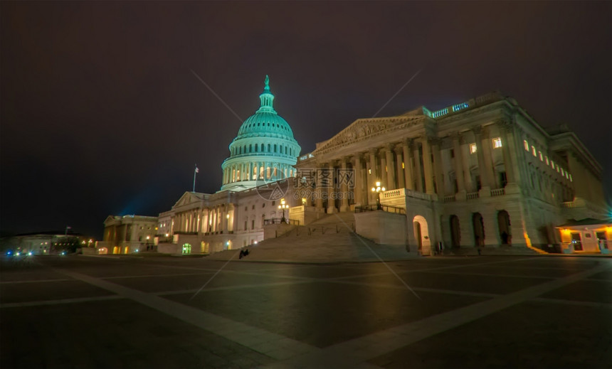 我们美国州春天的Awashtondc大楼的Capitol大楼图片